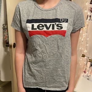 Levi’s tee